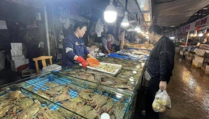 梭子蟹价格几近腰斩!烟台海鲜市场迎来“实惠期”