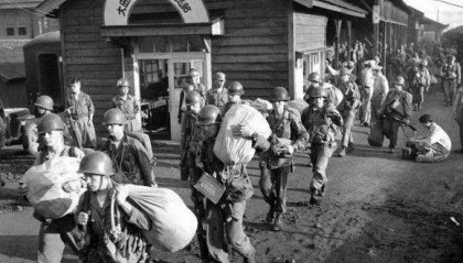 1950年,阵地记者眼中的头条新闻:南朝鲜军被自己的长官切断后路