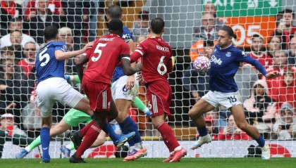 英超导播懂球!马奎尔绝杀前转播镜头给他5秒特写,15秒后就进球