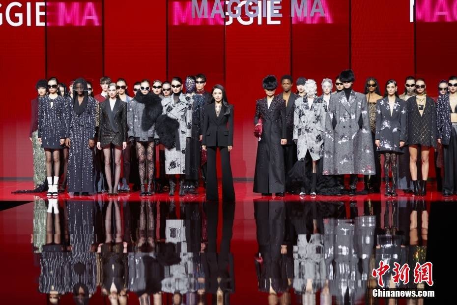 中国国际时装周：设计师马婧思携自创品牌亮相