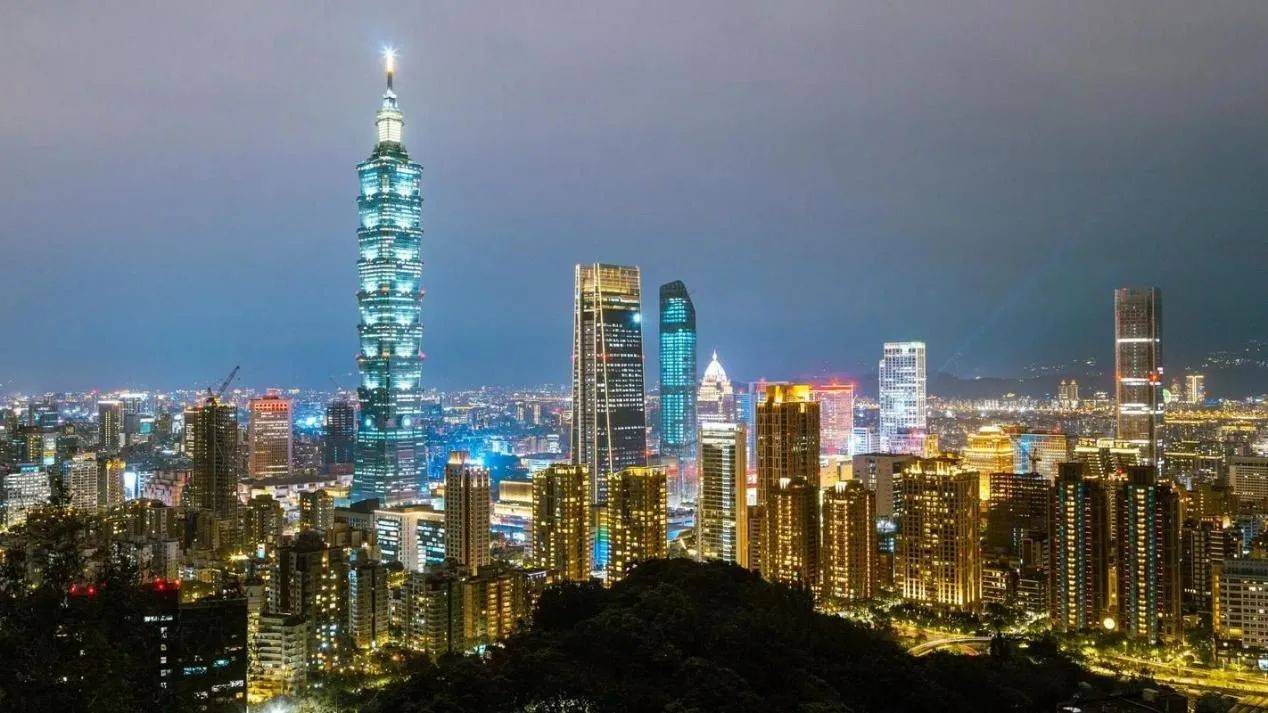 新航线对台湾“贴脸飞行”，民进党急了！但没料到，我方还有更大的动作